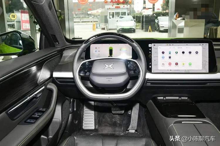 小鹏P7 轿跑造型与鹏翼门设计，NEDC续航670km的智能出行新选择